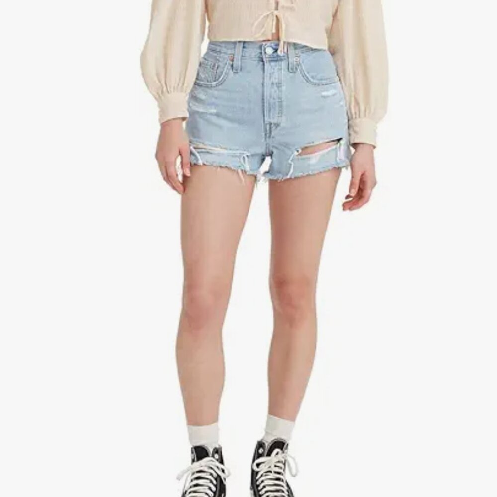NWOT Levi's Women's 501 Original Shorts- Medium Indigo Destructed